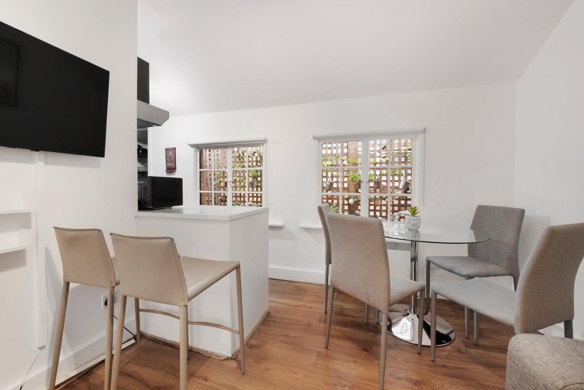 2 Bed Piccadilly Apartment 1 Лондон Экстерьер фото